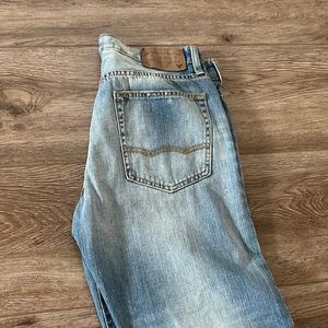 American Eagle light wash jeans 32x32